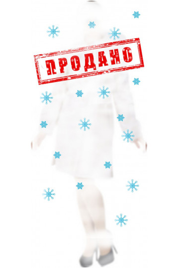 Пастельная мутоновая шуба с песцовым капюшоном